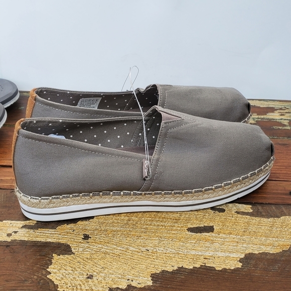 Skechers Espadrilles Slip On Memory Foam Sz 9.5 - Picture 1 of 16